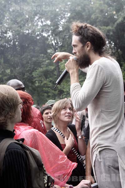 EDWARD SHARPE AND THE MAGNETIC ZEROS - 2011-08-26 - SAINT CLOUD - Domaine National - Scene Pression Live - 